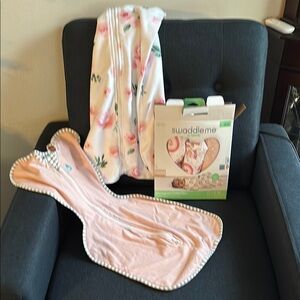 SwaddleMe Floral Swaddle and Blanket Set